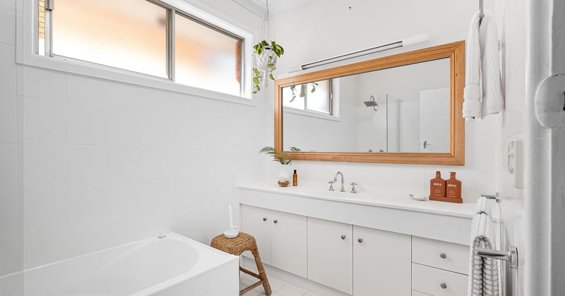 Les erreurs à éviter quand on scelle un meuble de salle de bain