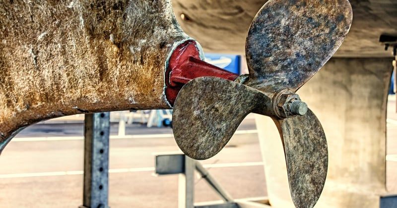 Quel type de vis utiliser pour fixer une étagère ? Le guide complet