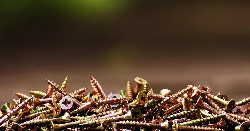 Vis à bois : pourquoi le diamètre n°10 ou n°12 change tout